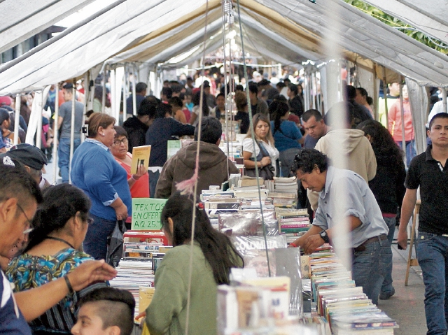 Visite la Feria del Libro en Paseo de la Sexta
