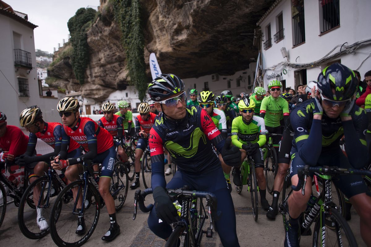 Alejandro Valverde (centro) impuso su ritmo en la vuelta de Andalucía. (Foto Prensa Libre: AFP)