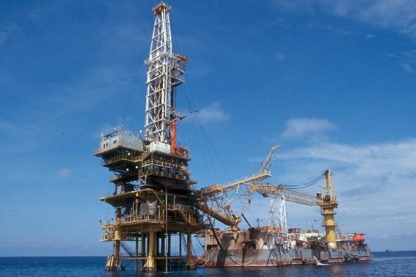 El petróleo tuvo una alza en la bolsa de valores de Nueva York, alcanzando su mayor nivel en los últimos cuatro meses. (Foto Prensa Libre: AP)