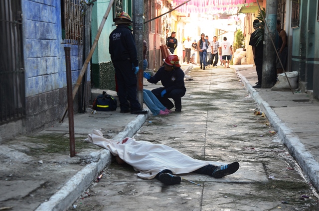 El hecho ocurrió en Mezquital, zona 12 de Villa Nueva. (Foto Prensa Libre: CBM)