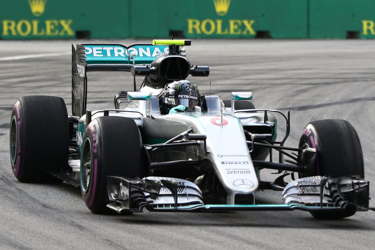 El piloto alemán, Nico Rosberg fue el más rápido en el GP de Singapur. (Foto Prensa Libre: AFP)