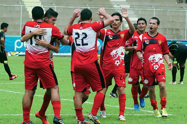 Coatepeque celebra su victoria ante Xelajú. (Foto Prensa Libre: Alexander Coyoy)