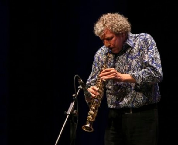 Bob Belden, saxofonista, compositor y arreglista estadounidense. (Foto Prensa Libre: AFP)