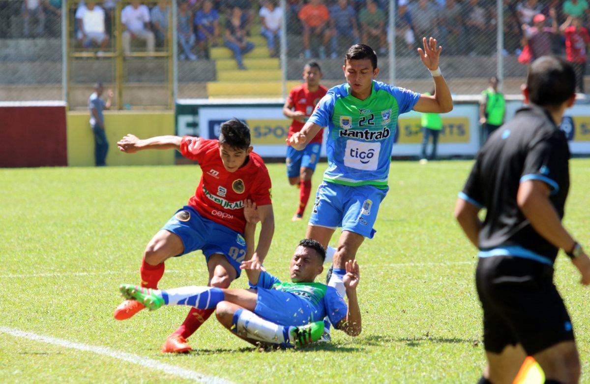 Los rojos no lograron el triunfo en su debut en el Torneo Clausura 2017. (Foto Prensa Libre: Carlos Ventura)