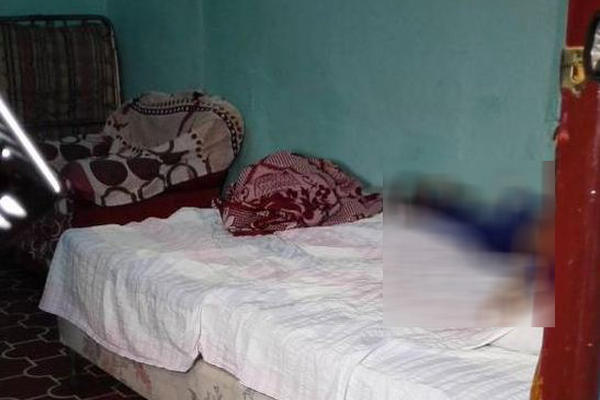 En la habitación se localizó una nota. (Foto Prensa Libre: José Manuel Patzán)