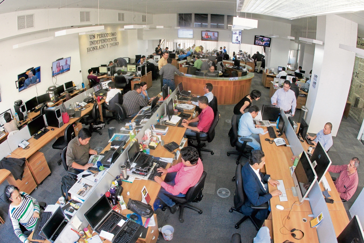 La sala de Redacción, que está equipada con tecnología de punta, se basa en el concepto operativo de periodismo multimedia y de convergencia.