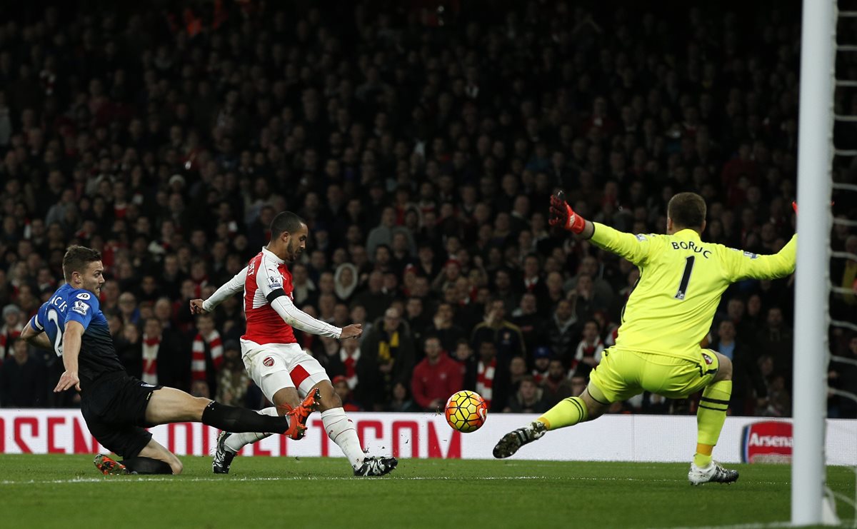 El Arsenal se es provisionalmente el primer lugar de la Premier League. (Foto Prensa Libre: AP)