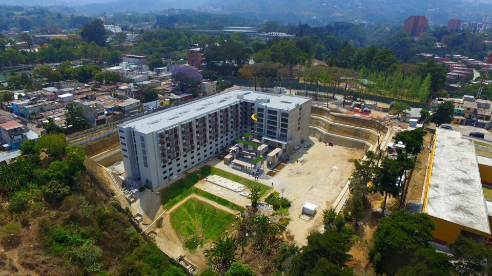 El proyecto habitacional está ubicado a un costado de la Universidad Rafael Landívar, zona 15. (Foto Prensa Libre: Álvaro Interiano)