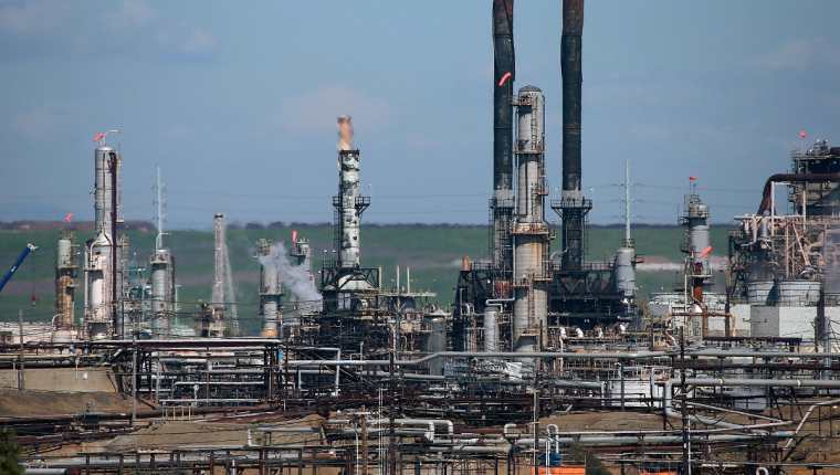 Las reservas de petróleo subieron 10.3 millones de barriles a 444.4 millones. (Foto Prensa Libre: AFP)