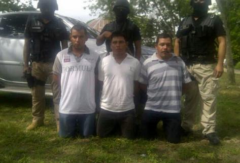 Capturados habrían plagiado a una mujer. (Foto Prensa Libre: PNC)