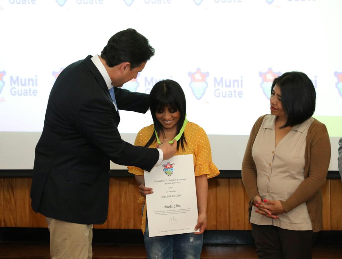 Paola Chuc recibe reconocimiento por parte de la Municipalidad de Guatemala 