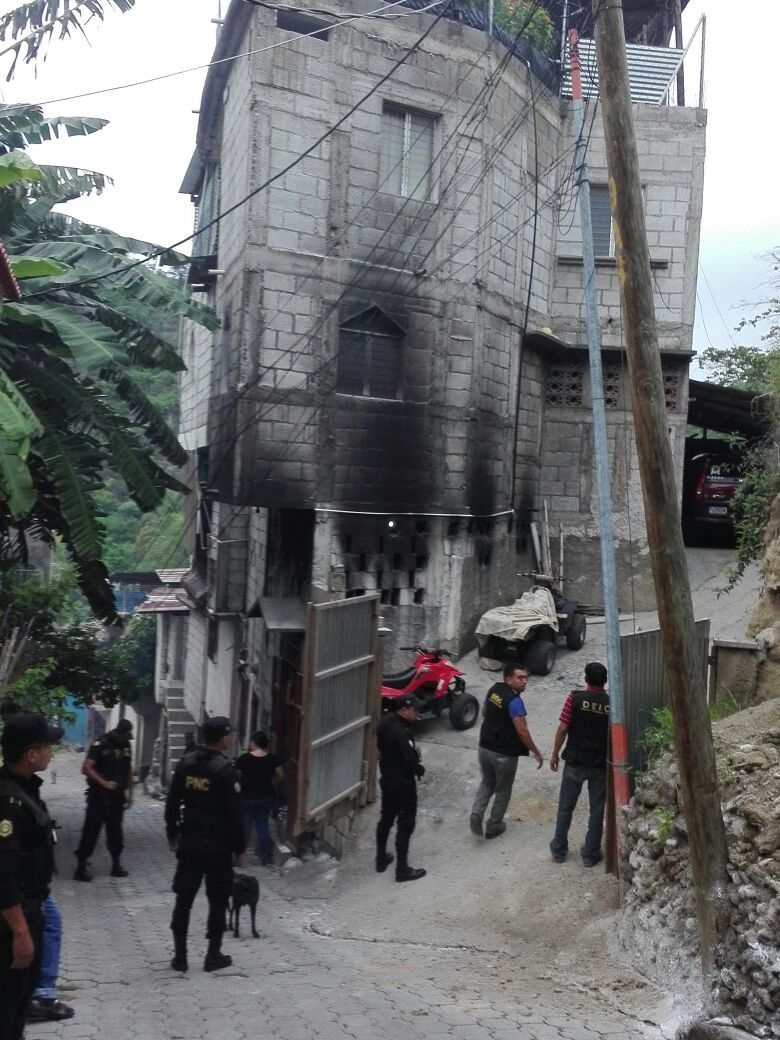 Residencia en la que se hizo el allanamiento. (Foto Prensa Libre: PNC)