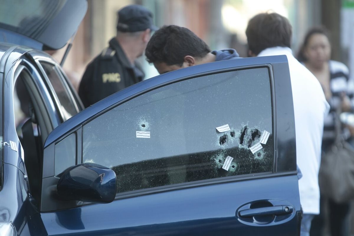 Un piloto de un Transmetro fue ultimado en la zona 12 de Villa Nueva. (Foto Prensa Libre: É. Ávila)