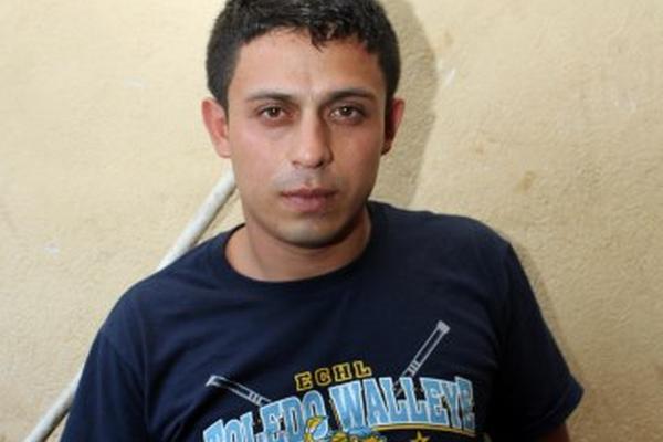 Elí Estuardo López López, de 28 años, fue capturado el lunes último por agentes de la Policía Nacional Civil, cuando conducía un automóvil robado, en Retalhuleu. (Foto Prensa Libre: Rolando Miranda)