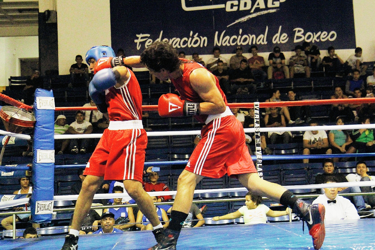 Léster Martínez durante su presentación en el Palacio de los Deportes. (Foto Prensa Libre: Cortesía CDAG)