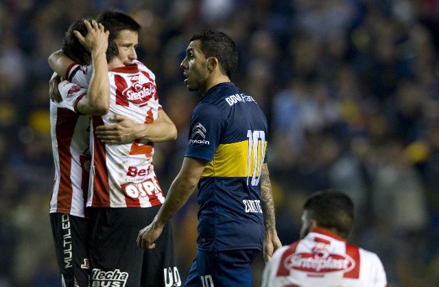 Tevez marcó de nuevo en la Bombonera, pero no fue suficiente para la victoria de su equipo. (Foto Prensa Libre: AFP)