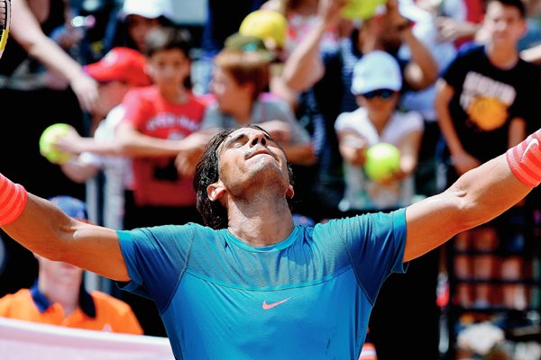 Rafael Nadal celebra luego de avanzar en el Abierto de Roma. (Foto Prensa Libre: AFP)