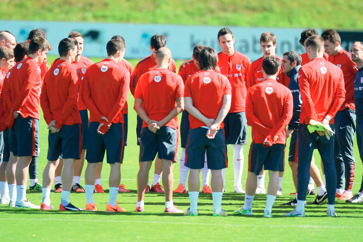 Los jugadores del Athletic Club regresaron ayer a los  entrenamientos con la mente puesta en las finales de la Copa del Rey. (Foto Prensa Libre:  EFE)