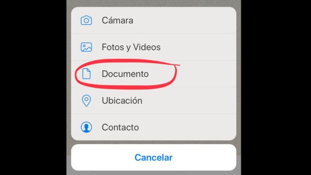 En lugar de la opción "Fotos y videos", haz clic en "Documento" para poder acceder al archivo original... BBC MUNDO