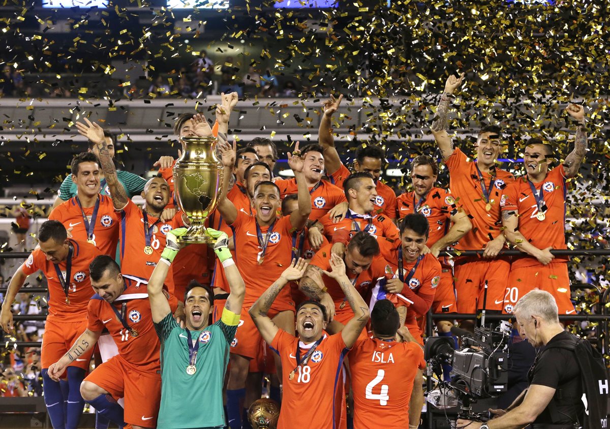 Chile derrotó a Argentina en una final de Copa América por segunda vez en un año. (Foto Prensa Libre: AP)