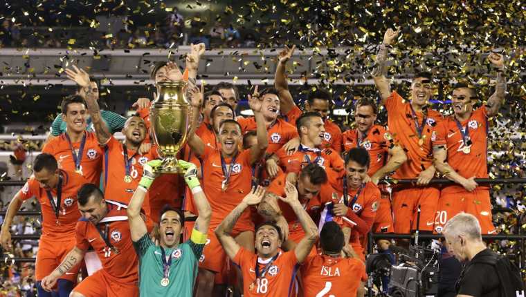 Chile derrotó a Argentina en una final de Copa América por segunda vez en un año. (Foto Prensa Libre: AP)