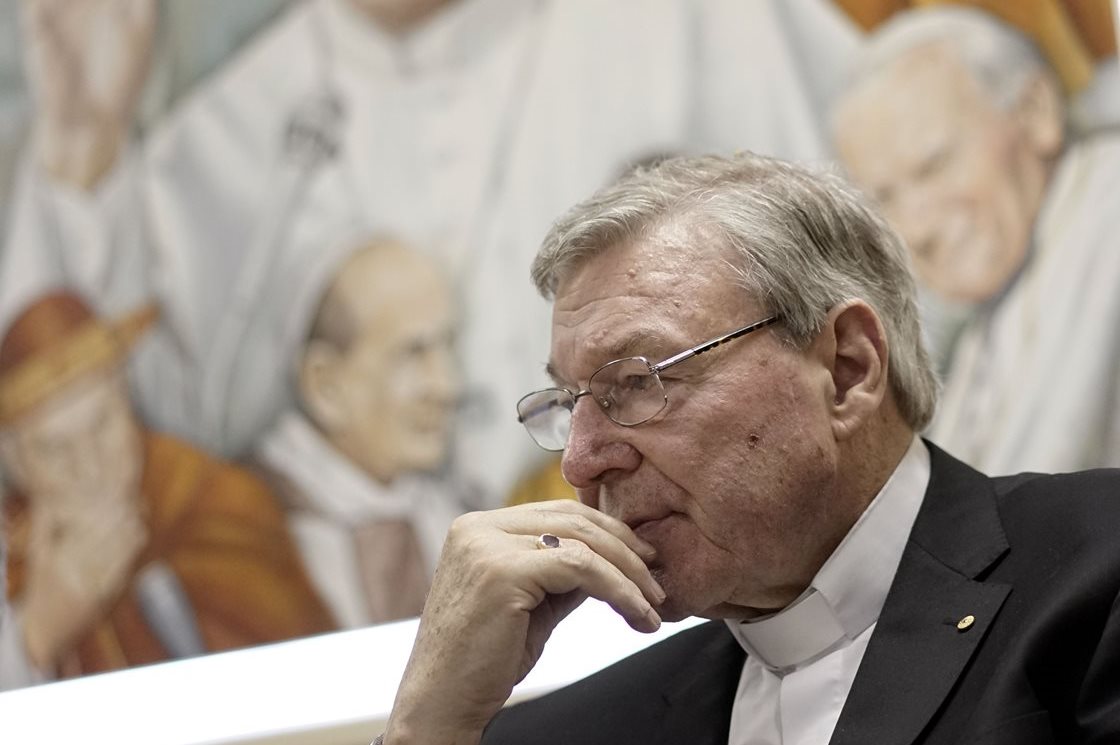 El cardenal George Pell, tesorero del Vaticano, se pronunció el lunes acerca de los casos de pederastia en la Iglesia. (Foto Prensa Libre: AP).
