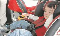 Los niños menores de 4 años deben viajar en silla para auto o cinturón de seguridad. (Foto Prensa Libre: Brenda Martínez).