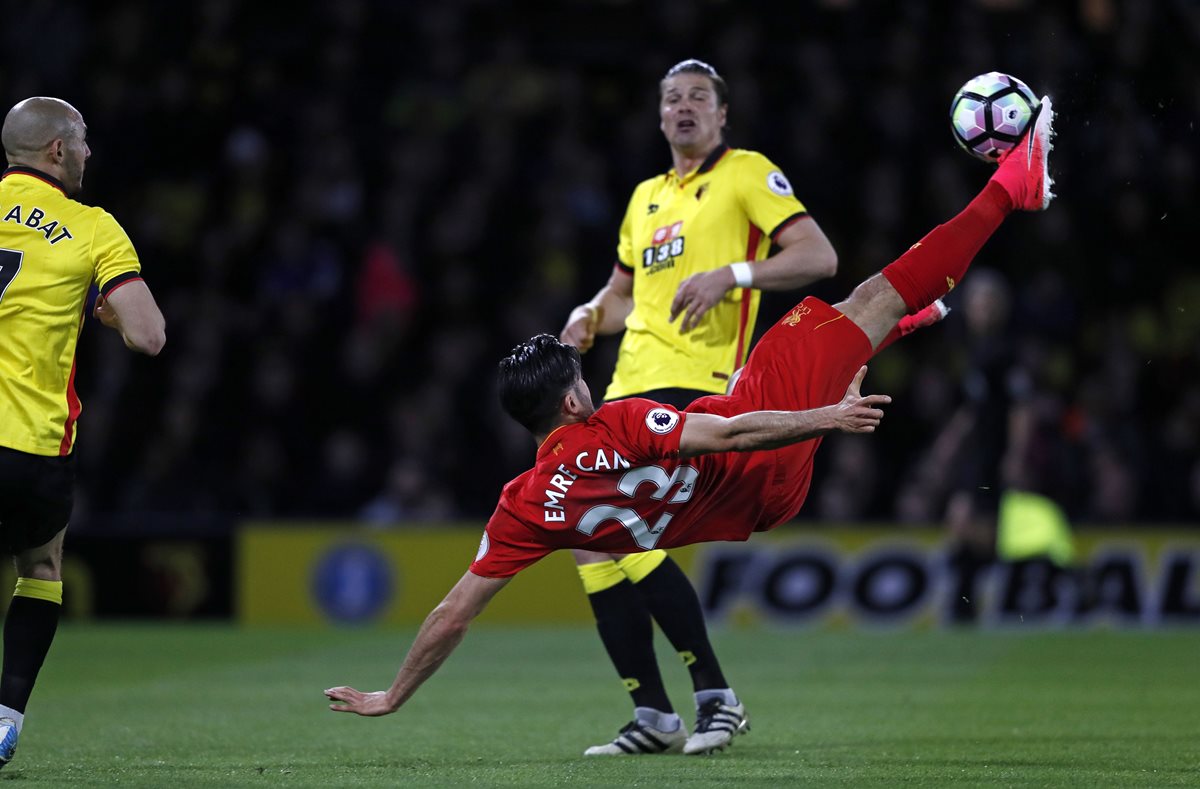 El Liverpool se llevó el triunfo gracias a un espectacular gol de tijera del turco Emre Can. (Foto Prensa Libre: AFP).