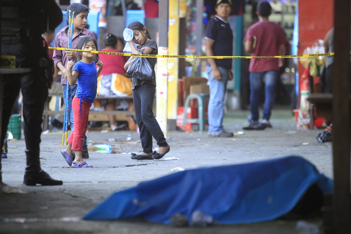 Fiestas de Navidad causan al menos 36 muertos en la región. (Foto Prensa Libre: Edwin Bercián).