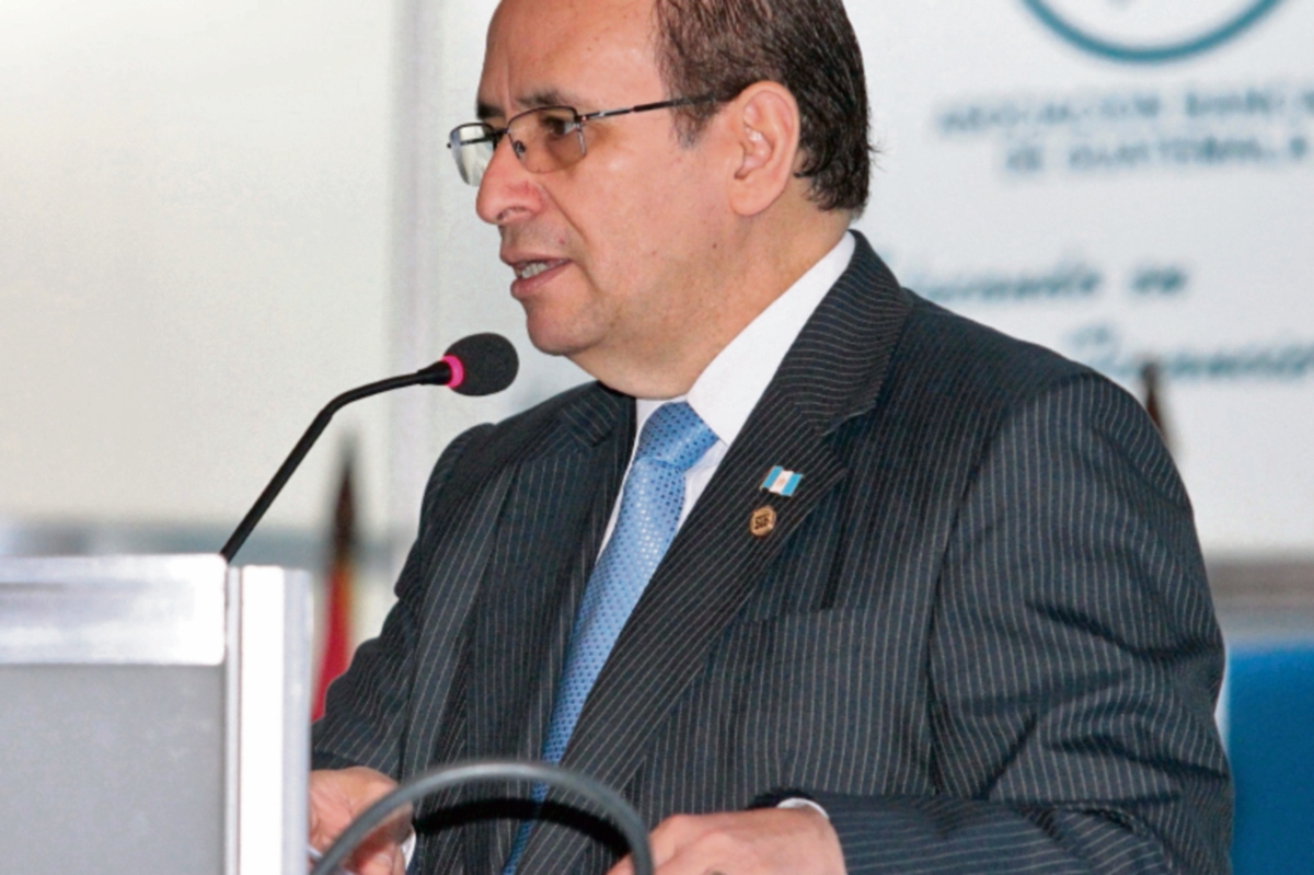 José Alejandro  Arévalo afirmó ayer que en  la SIB no se regulan algunos negocios.