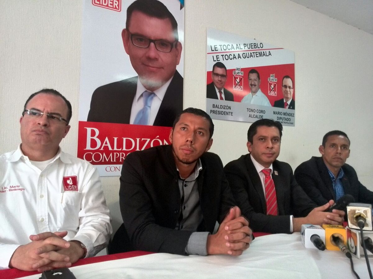 Claudio Albizuris y Juan José Paredes durante la conferencia de prensa. (Foto Prensa Libre: Edwin Fajardo)
