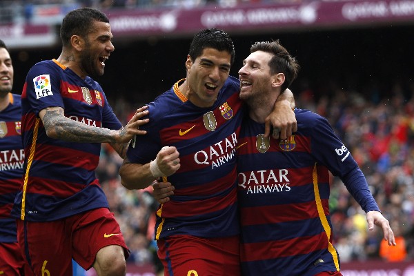 Los jugadores del Barcelona festejaron a lo grande el triunfo. (Foto Prensa Libre: EFE)