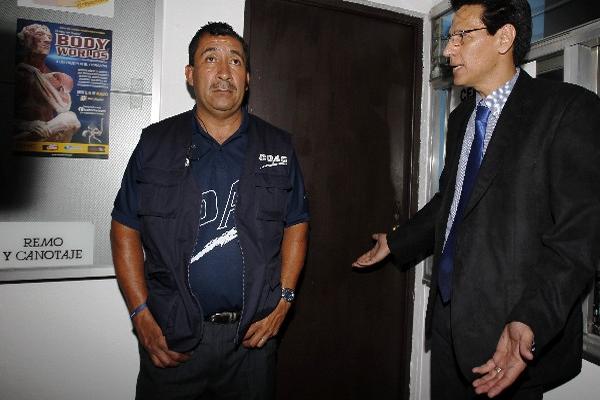 Herbert Grau reclama el derecho a ingresar a la Federación de Remo. (Foto Prensa Libre: Eduardo González)