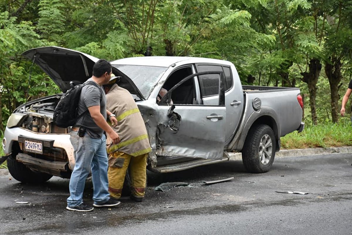 Un picop también estuvo involucrado en el accidente en la cuesta de El Manacal, kilómetro 193 de la ruta al Atlántico, Los Amates, Izabal. (Foto Prensa Libre: Dony Stewart)
