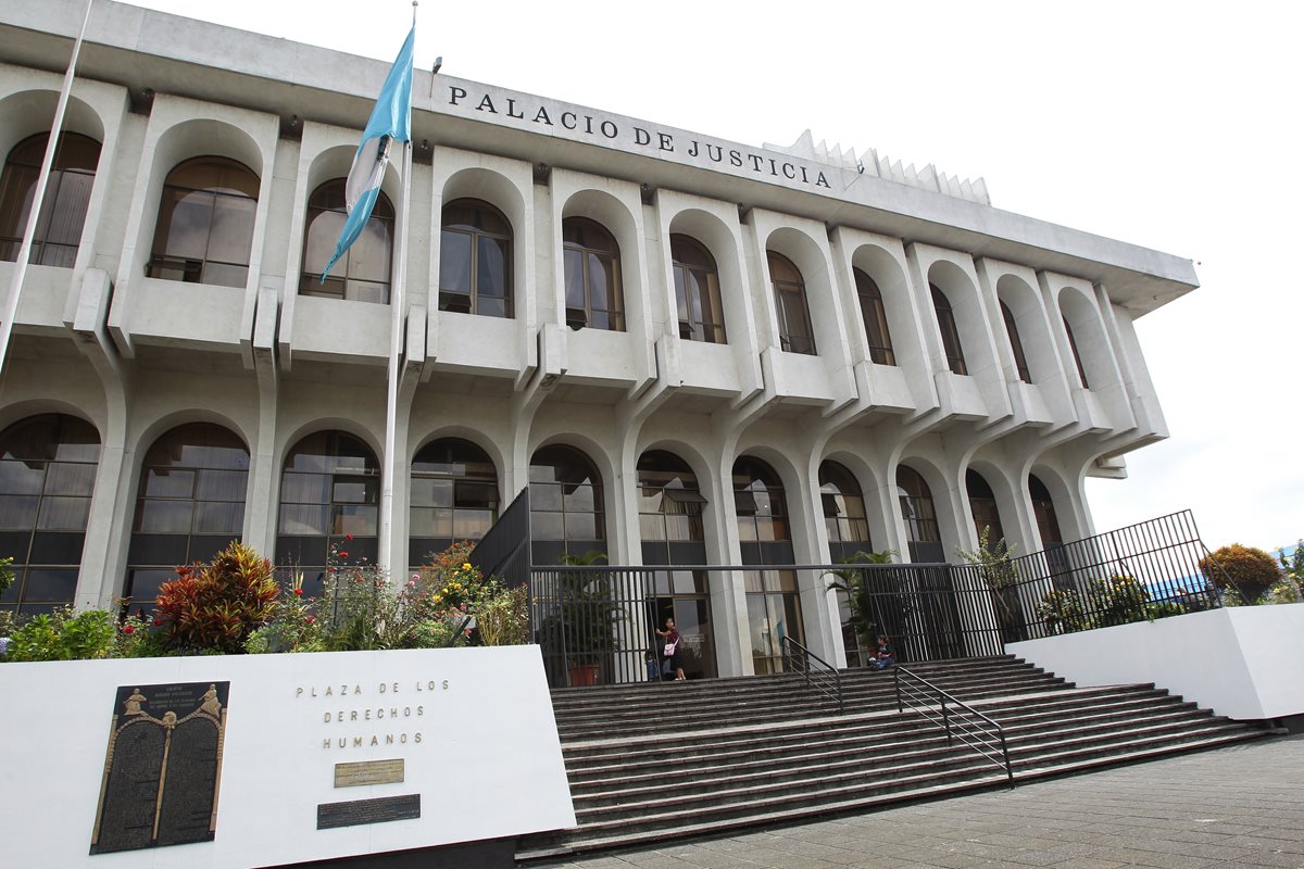 La actual CSJ aún conserva 10 de los 13 magistrados electos en el Congreso en 2014. (Foto Prensa Libre: Hemeroteca PL)