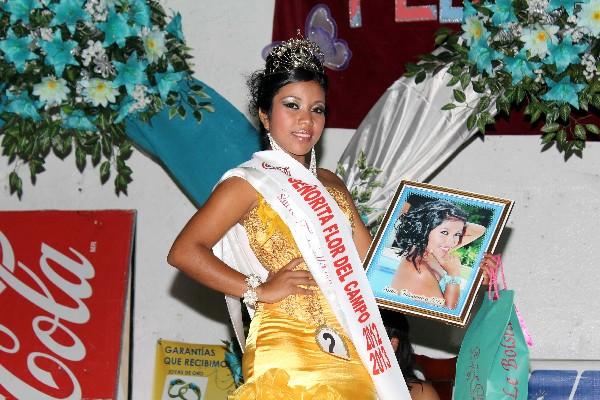 Valiente fue electa  Flor  del Campo.