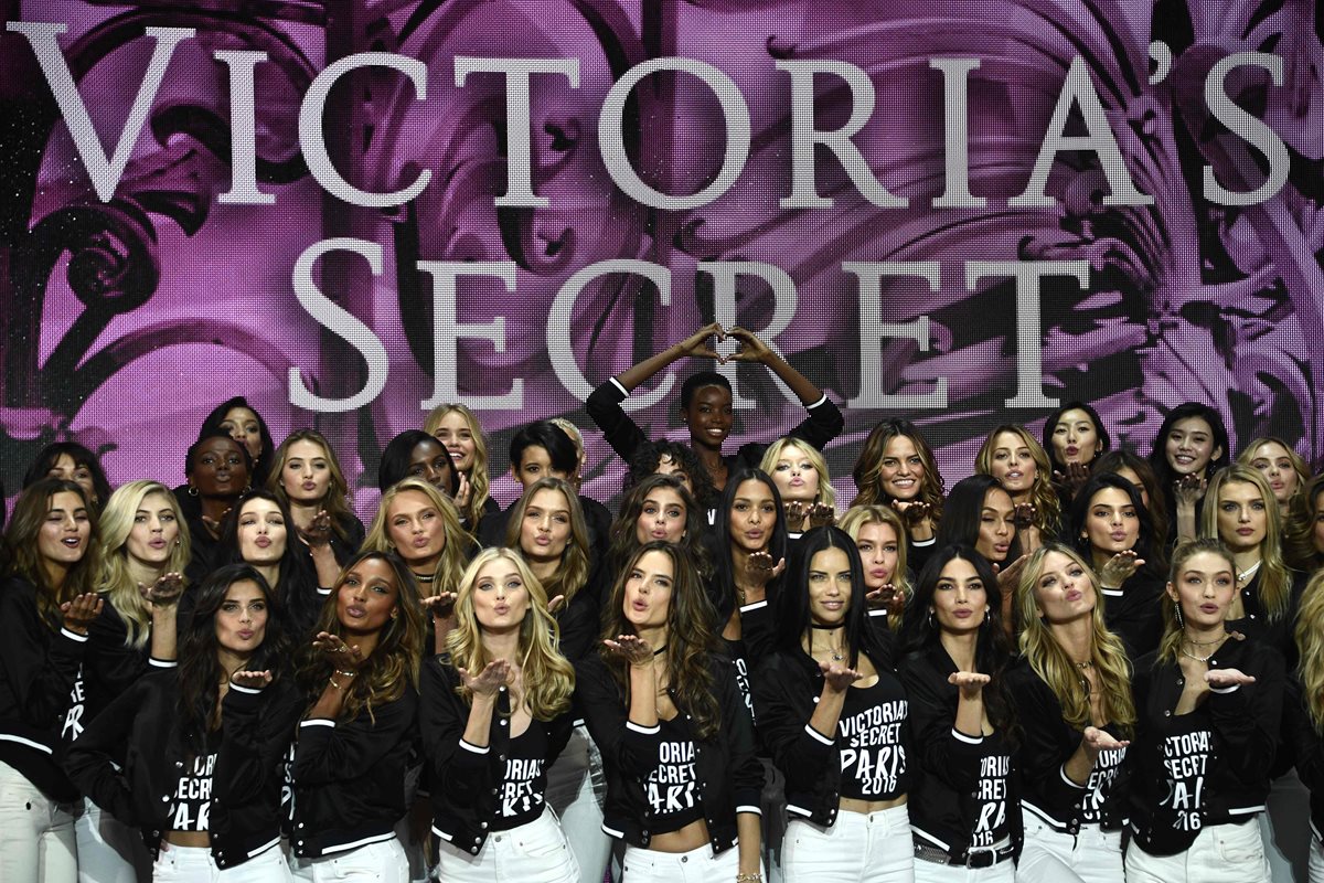 Las modelos de Victoria's Secret se encuentran en París para desfilar el próximo 5 de diciembre en la pasarela anual de la firma. (Foto Prensa Libre: AFP)