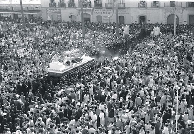 Santo Entierro del Señor Sepultado de Santo Domingo, viernes santo de 1971. (Foto: Hemeroteca PL)
