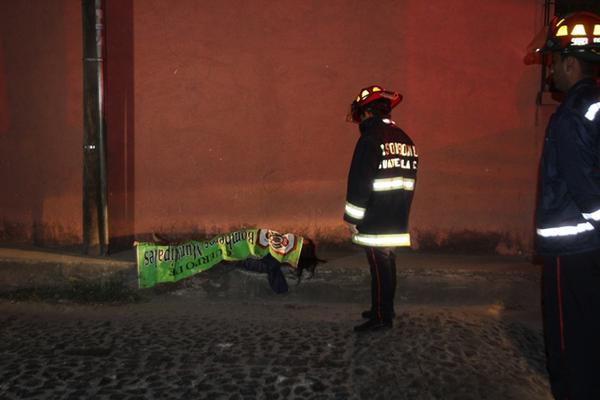 Virginia Simón fue localizada muerta en un a calle de Antigua Guatemala. (Foto Prensa Libre: Miguel López).