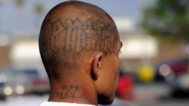En la ciudad de Sacramento, los delitos violentos se suelen atribuir a las pandillas callejeras. (Foto Prensa Libre:GETTY IMAGES)