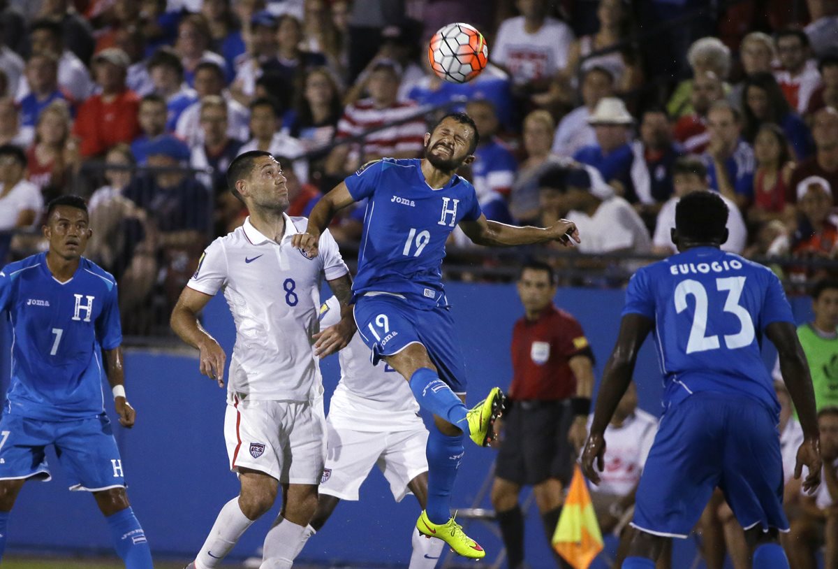 La Selección de Honduras cayó 2-1 ante Estados Unidos, en su debut en la Copa Oro. (Foto Prensa Libre: AP)