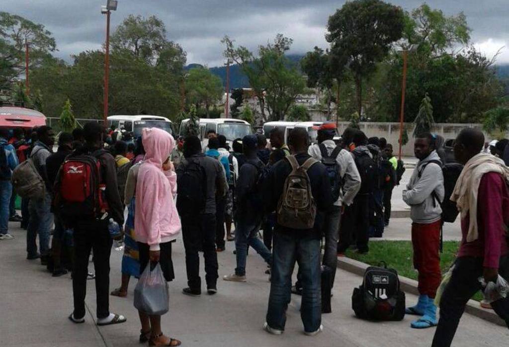 Parte del grupo de migrantes localizado en Esquipulas. (Foto Prensa Libre: PNC).