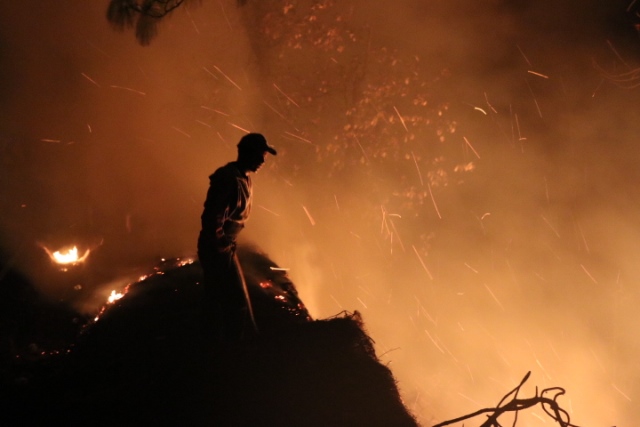Incendios forestales en Santa Cruz del Quiché. (Foto Prensa Libre: Héctor Cordero)
