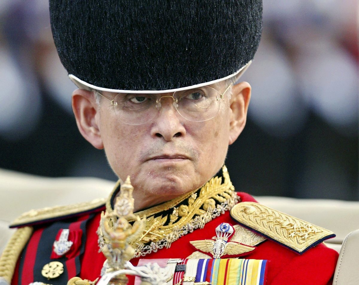 El rey de Tailandia, Bhumibol Adulyadej, falleció el jueves a los 88 años. (Foto Prensa Libre: EFE).