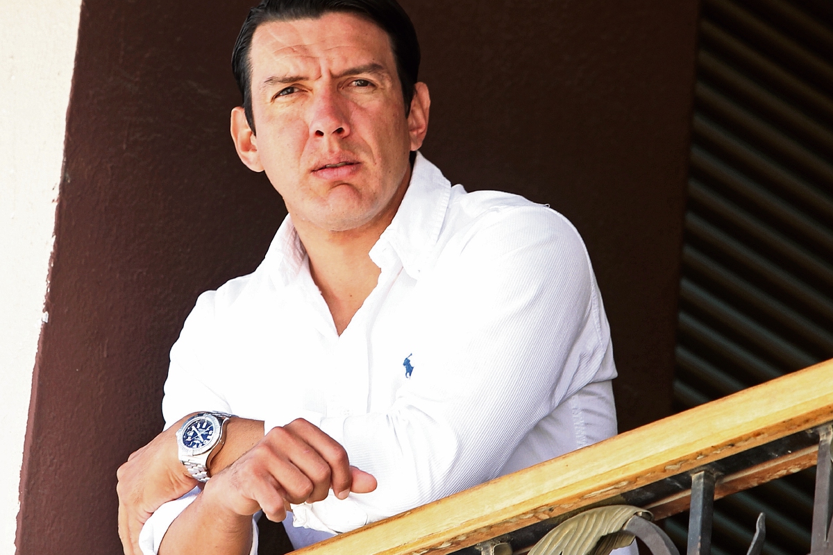 Por el momento Mario Rodíguez se dedica al negocio familiar, en el que ha trabajado desde hace cuatro años. (Foto Prensa Libre: Edwin Fajardo)