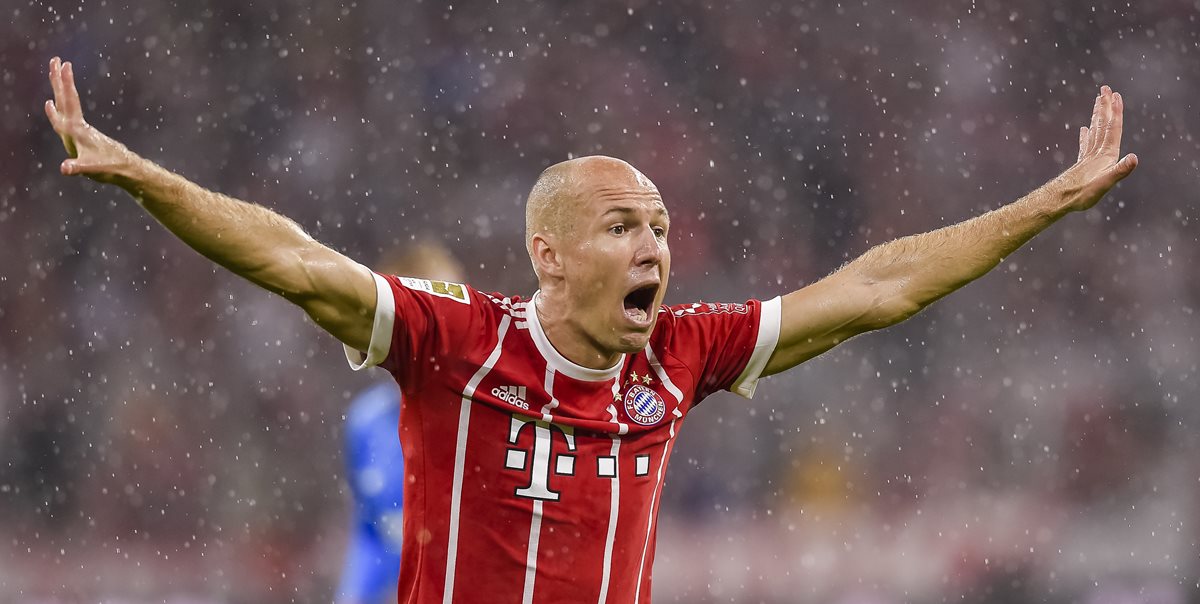Arjen Robben aseguró que el dinero no marca los goles, respecto a la cantidad que invirtió el PSG en su nueva plantilla. (Foto Prensa Libre: AP)