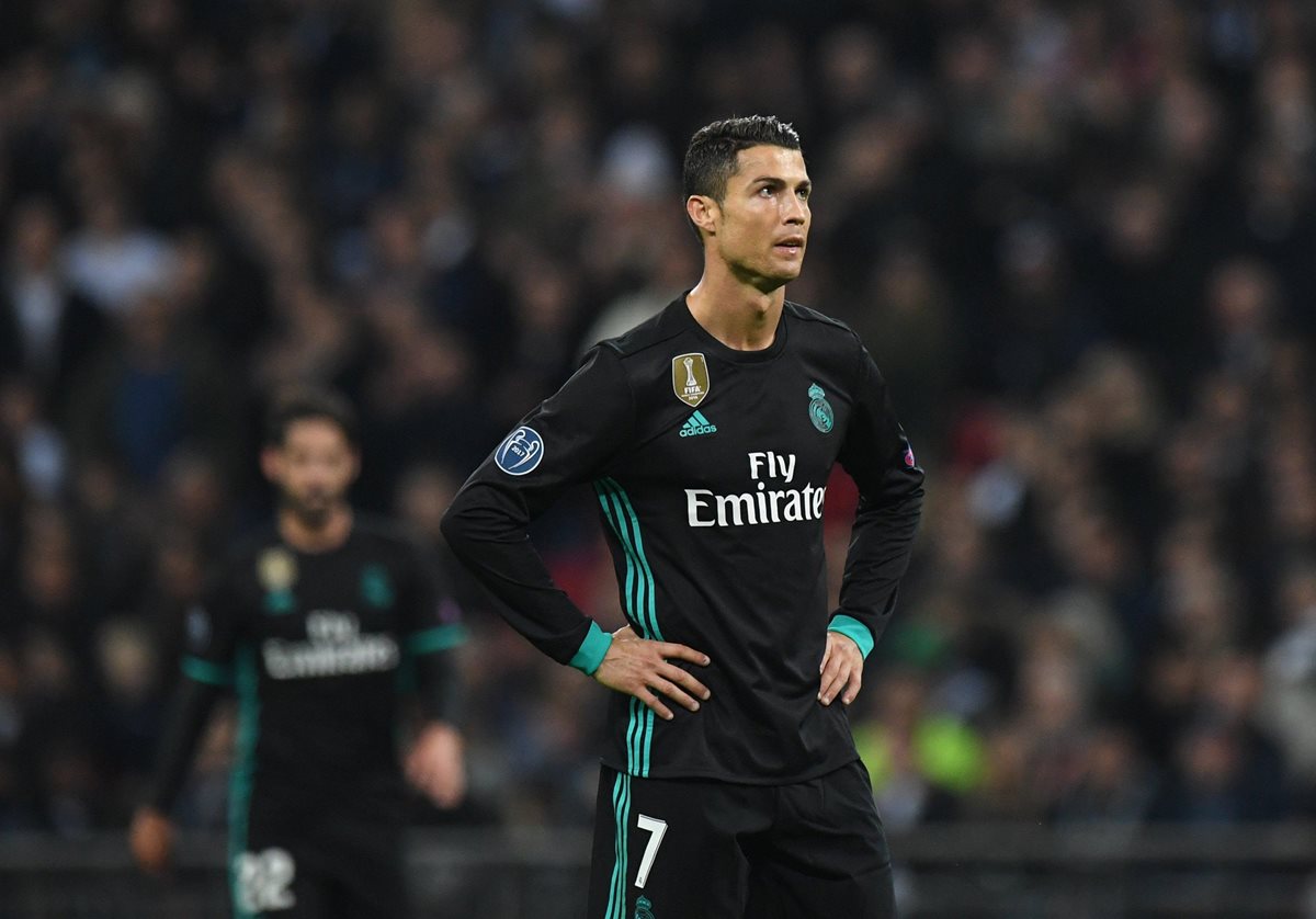 Cristiano Ronaldo mostró su frustración por el resultado del juego entre el Tottenham Hotspur y Real Madrid, pero confía en que la mala racha termine pronto. (Foto Prensa Libre: EFE)