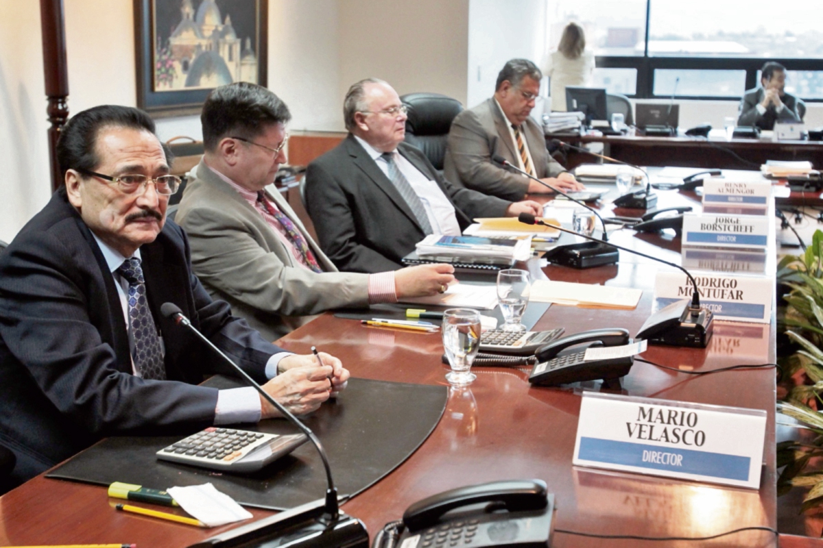 Los integrantes del Directorio de la SAT despejarán el proceso para elegir al nuevo superintendente que quedo aplazado por un recurso de revisión. (FOTO PRENSA LIBRE: PAULO RAQUEC)