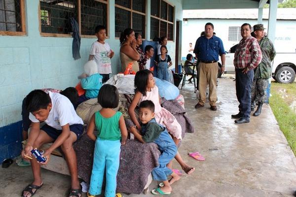 La mayoría de damnificados del área central de Petén (Santa Elena y San Benito) fueron trasladados a albergues habilitados por municipalidades. (Foto Prensa Libre: Rigoberto Escobar)