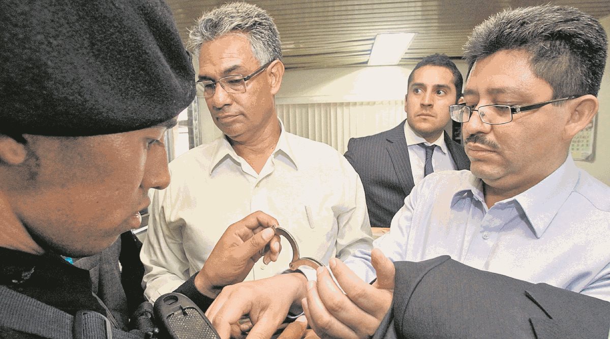 Carlos Muños y Omar Franco, exjefes de la Superintendencia de Administración Tributaria, son vinculados a la investigación contra la red <em>La Líneas</em>. (Foto Prensa Libre: Hemeroteca)